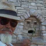 ...realizzata da Tonino Bartolomeo, signore che a pi� di 70 anni di et� ha deciso di innalzare un monumento dedicato alla sua famiglia e alla terra murgiana (foto di Associazione Revival Equilibrium Toritto)